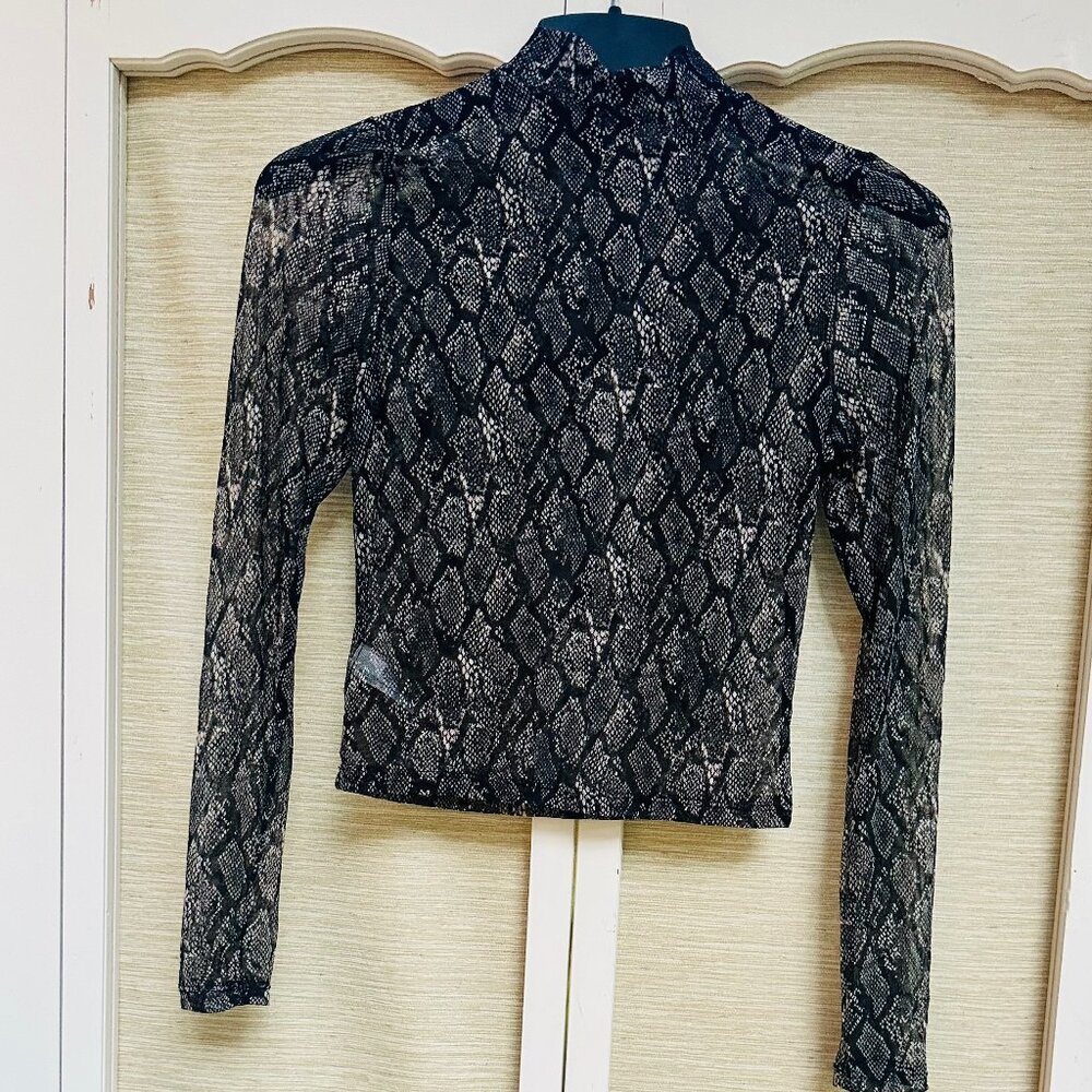 Wild Fable Rattlesnake Top Sheer Black Gray Crop Top Long Sleeved Size Small